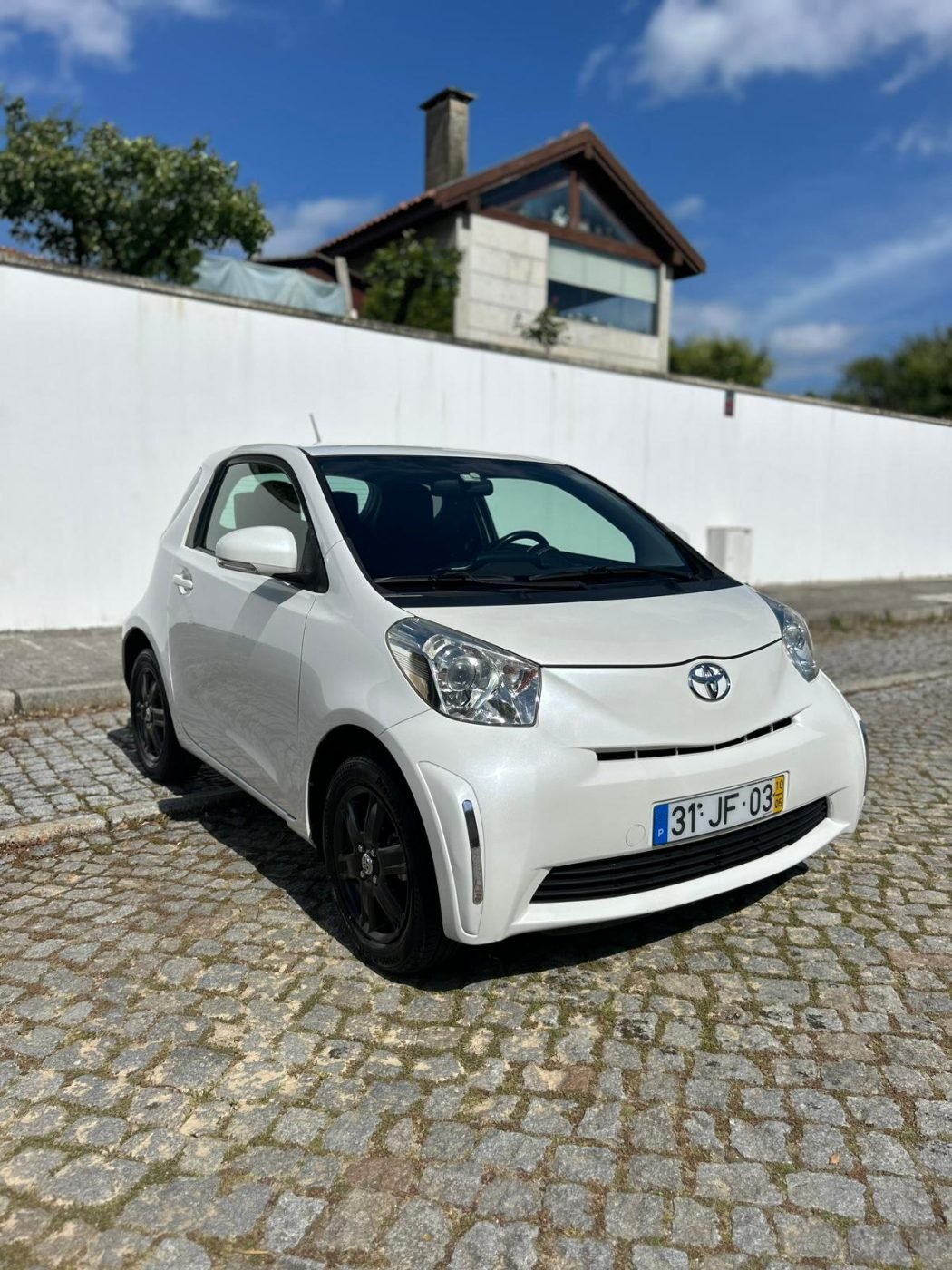TOYOTA  IQ  2010